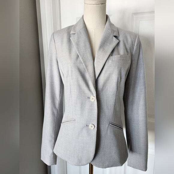 2/$15 - Isacc Mizrahi Grey Blazer - size 6 - Picture 9 of 9
